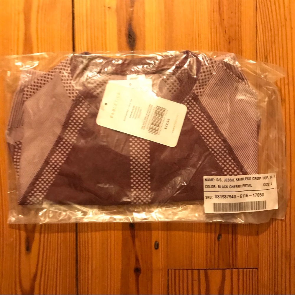 Fabletics Jessie Black Cherry Seamless Crop Top, L - Picture 5 of 12